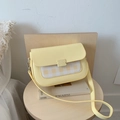 Lichtgele crossbodytas met ruitjeszak en schattige decoratieve sluiting in kaasvorm - Geel