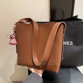 Borsa tote classica in pelle marrone con sciarpa a quadri decorativa per il lavoro - Marrone