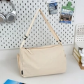 Borsa a tracolla minimalista in nylon crema con ampia tracolla regolabile e logo - Bianco Sporco