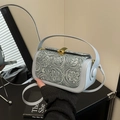 Borsa a tracolla celeste con fiori in rilievo e chiusura metallica dorata vintage - Blu