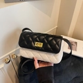 Vintage quilted crossbody bag in black and white leather with golden turn-lock closure - Rice White Horizontal