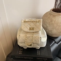 Mini sac à dos matelassé blanc avec chaîne dorée et fermeture à fermoir tournant - Blanc