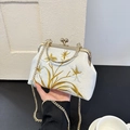 Sac à main vintage cheongsam blanc avec motifs floraux dorés et poignée en métal - Blanc