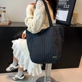 Grand sac à main plissé noir pour femme avec étiquette métallique faite à la main - Noir