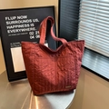 Sac fourre-tout matelassé bordeaux avec poche avant et longues bandoulières - Rouge