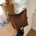Braune geflochtene Hobo-Tasche aus Leder mit verstellbarem Riemen im franzosischen Stil - Braun