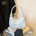 Bolso hobo azul claro con textura de mármol, cadena dorada y asa superior - Gris