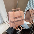 Sac à dos rose à carreaux pour femme avec décoration de nœud et boucles argentées - Rose