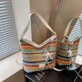 Bolso saco tejido de rayas coloridas con correa blanca y colgante de estrella - Con Colgante / Blanco Roto