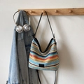 Bolso de hombro tejido a rayas coloridas de estilo bohemio con correa de cuero - Sin colgante / Negro