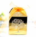 Scatola regalo dorata tagliata al laser con motivo ad albero e nastro arancione - Oro Riflettente