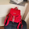 Zaino in nylon rosso vivace per studenti con chiusura a patta e cinghie con fibbia - Rosso