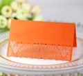 Élégant marque-place de mariage orange découpé au laser avec motifs de dentelle florale - Rouge Orangé