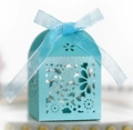 Elegante hellblaue Laser-Hochzeitsgastgeschenkbox mit filigranem hohlem Blumenmuster - Tiffany Blau