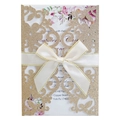 Detail der lasergeschnittenen Goldglitzer-Hochzeitseinladung mit Schleife und Blättern - Glitzer Roségold