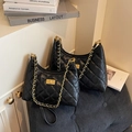 Sacs cabas élégants en cuir noir matelassé avec chaîne dorée et fermoir en deux tailles - Noir Grand