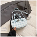Borsa a secchiello a scacchi azzurro e bianco con chiusura a scatto in argento - Blu Senza Ciondolo