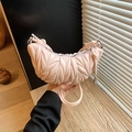 Sac à main croissant rose en cuir matelassé plissé avec fermeture éclair argentée - Rose Sans Pendentif