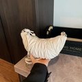 Sac croissant blanc crème plissé élégant avec texture souple et bandoulière tendance - Blanc Sans Pendentif