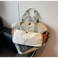 Große Reisetasche in Salbeigrün und Weiß aus Nylon mit orangen Akzenten und Schultergurt - Beige