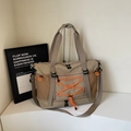 Sac de voyage kaki avec cordons orange, compartiment à chaussures et bandoulière réglable - Khaki