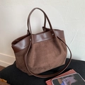 Bolso tote de ante marrón mate con correas de cuero para estilo casual de otoño - Marrón