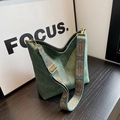 Retro green matte tote bag with ethnic patterned wide strap and bronze hardware - Green