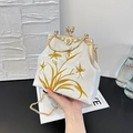 Pochette da sera vintage con ricamo di orchidee dorate e tracolla a catena - Bianco
