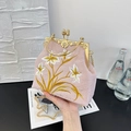 Elegante borsa in tela ricamata rosa con fiori, catena dorata e manico in metallo - Rosa