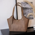 Borsa tote vintage marrone con trama intrecciata e fibbie laterali regolabili - caffè