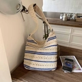 Häkel-Einkaufstasche mit beige-blauen Streifen und hohler Strickstruktur für Damen - Blau