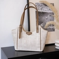 Elegante borsa tote intrecciata beige con manici in pelle marrone e logo Jingpin - Beige