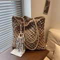 Große Strandtasche aus Strick mit Hohlmuster und blauem Böser-Blick-Quastenanhänger - Khaki