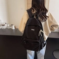 Zaino da studente nero minimalista con toppa del marchio e dettaglio corda intrecciata - Nero