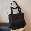 Bolso tote minimalista de lona negra con gran capacidad y correas anchas cómodas - Negro