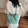 Sac fourre-tout rayé vert et blanc en maille avec nœud et étiquette en métal - Rayé vert et blanc