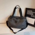 Borsa da viaggio grigio scuro capiente con trama intrecciata e tracolla regolabile - Nero