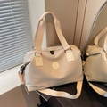 Borsa da viaggio beige trapuntata con logo rotondo e tracolla regolabile rimovibile - Bianco Sporco