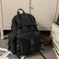 Mochila versátil de nailon negro con diseño de múltiples bolsillos y hebillas - Negro