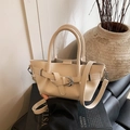 Borsa a secchiello a pieghe bianco crema con fibbia argento e doppi manici - Bianco