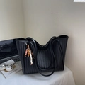 Bolso tote tejido negro elegante con borlas de cuentas boho y correas de hombro finas - Con Ornamento / Negro