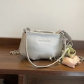 Mini sac seau argenté texturé avec bandoulière chaîne et accessoire de foulard en soie - Avec Pendentif / Argenté