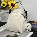 Mini bolso bandolera de nailon blanco crema con colgante de gato y cremallera - Blanco con colgante