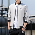 Leichte graue Herren-Baseballjacke mit schmaler Passform und schwarzen Kontrast-Details - M / Grau