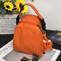 Mini bolso bandolera de nailon naranja con cremallera doble y colgante de peluche - Naranja Con Colgante