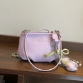 Sac seau violet en cuir à motif litchi avec chaîne et breloque perle et nœud - Avec Pendentif / Violet