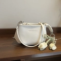 Sac seau blanc en cuir litchi avec chaîne argentée et pendentif perle tulipe - Avec Pendentif / Blanc