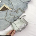 Petit sac chaîne argenté avec texture cuir grainé et bandoulière pour femmes - Sans pendentif / Argent