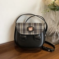 Retro-Satteltasche aus schwarzem Leder und Karo mit süßem braunem Bärenmotiv - Schwarz