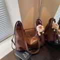 Dark brown retro tote bag with smooth faux leather and a cute sheep plush keychain - Brown with Pendant